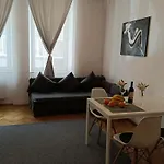 On Miodowa Daire Krakow